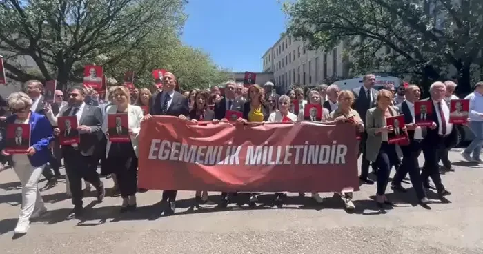 CHP milletvekilleri Adalet Bakanlığı na yürüdü! ‘Erdoğan istifa’ sloganları dikkat çekti