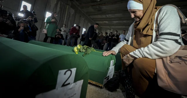 Srebrenitsa Soykırımı’nın 30’uncu yılı: 7 Boşnak ın daha kimliği tespit edildi VİDEO İZLE