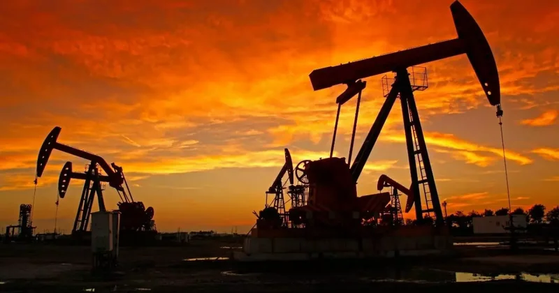 ABD petrol fiyatı tahminini yukarı yönlü revize etti