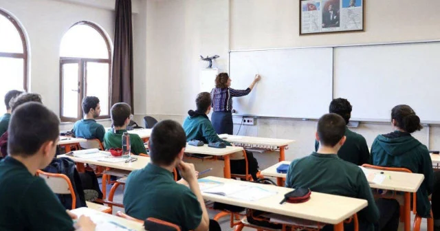 Liselerde zorunlu eğitim süresi kaç yıl oldu? Lise 2 yıl mı olacak? 3+1 ve 2+2 eğitim modeli gündemde Son Dakika Haberleri