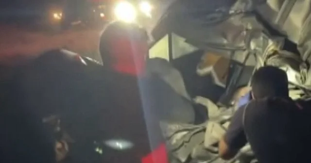 Bolu da yola çıkan geyik yüzünden iki araç birbirine girdi: 1 ölü 1 yaralı VİDEO İZLE