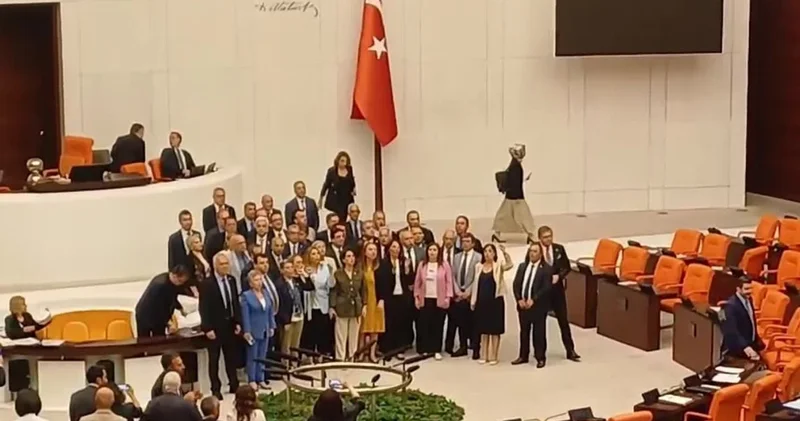 Zeydan Karalar tutuklandı: CHP liler Meclis te kürsü işgal etti