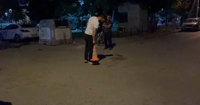 Kız arkadaşıyla yürürken dehşeti yaşadı! Kar maskeli şahıs tarafından bacağından vuruldu