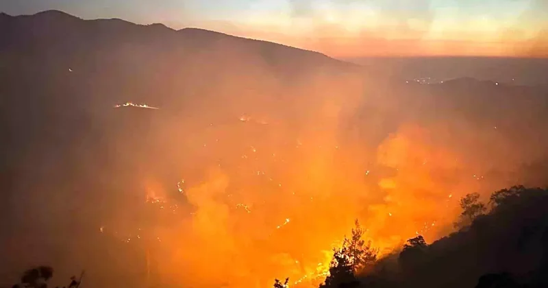 Uşak ve Manisa da Yangın Alarmı: 21 Ev Boşaltıldı