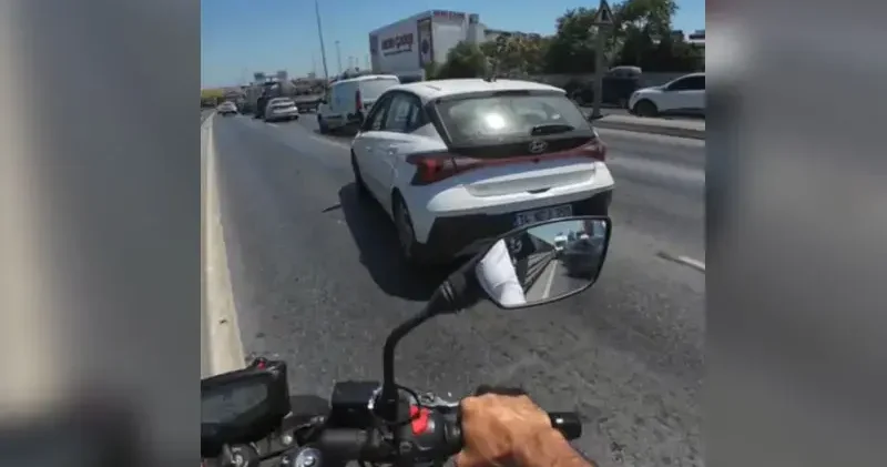 Motokuryenin Avcılar dan Zeytinburnu na kadar ambulansa yol açma çabası kamerada