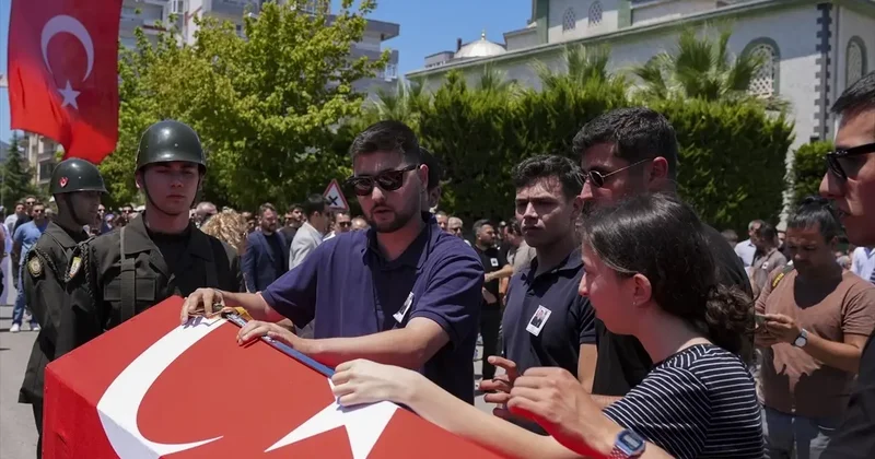 Şehit Ege Akar ı arkadaşları Harbiye Marşı ile uğurladı