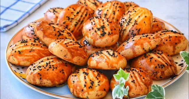 Poğaça Tarifleri: Yumuşak, puf puf, mayalı, mayasız, peynirli, sodalı, resimli poğaça tarifleri Yemek Tarifleri