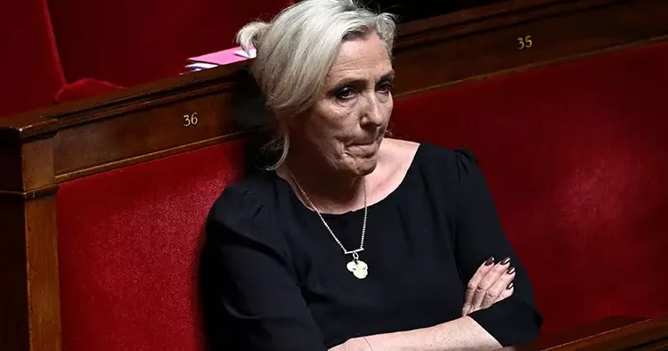 Le Pen in partisinin genel merkezine polis baskını