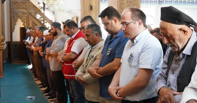 Pençe Kilit Harekatı bölgesinde şehit olan 12 asker için Şırnak ta gıyabi cenaze namazı kılındı Şırnak Haberleri