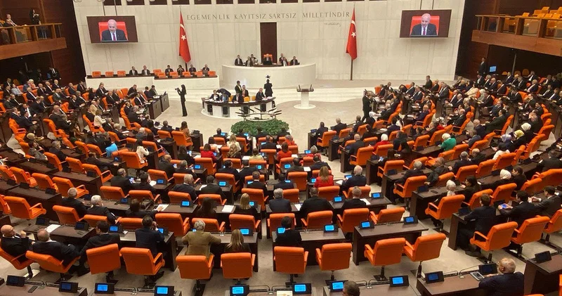 Milli bayram teklifine AKP MHP oylarıyla ret