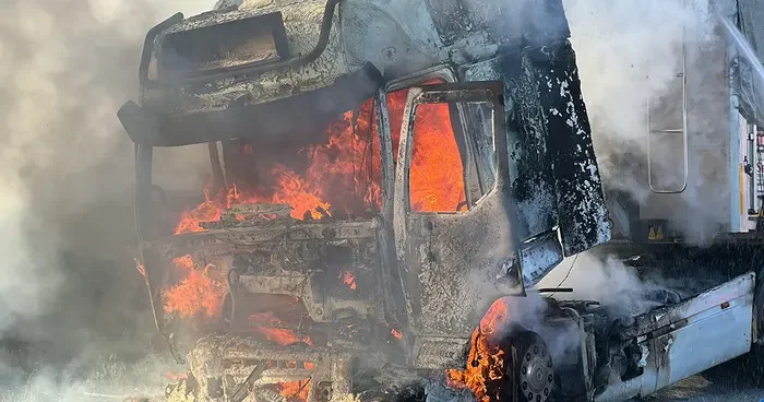Seyir halindeyken alev topuna döndü! Kullanılamaz hale geldi