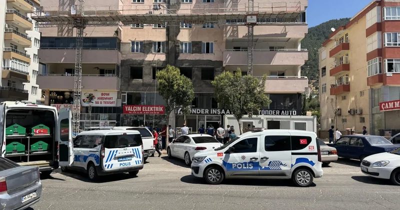 Kahramanmaraş ta iskele çöktü: 2 işçi hayatını kaybetti