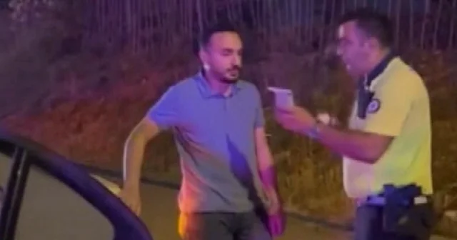 Polislerin “Nefesim yetmiyor” diyerek testi geçiştirmeye çalışan sürücüyle imtihanı kamerada VİDEO İZLE