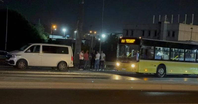 Pendik te İETT otobüsü ticari araca çarptı Güncel haberler Son dakika haberleri