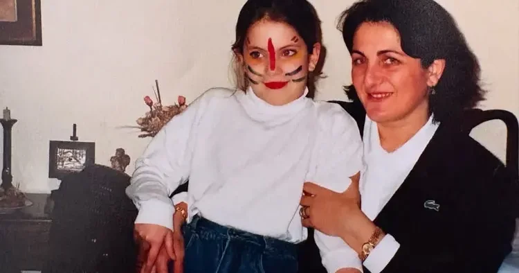 Yıl 1997! O kadar testi çözdürdün... Oyuncu olacağımı nasıl anlamadın anne!