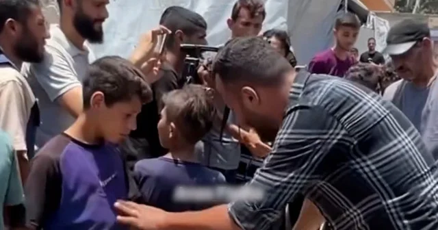 İsrail bir parça mutluluğu çok gördü: Molozlar arasında oynayan Filistinli çocuklar hedef alındı VİDEO İZLE