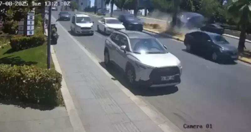 Ataşehir’de refüje çıkan cip ağaca çarptı: 4 yaralı