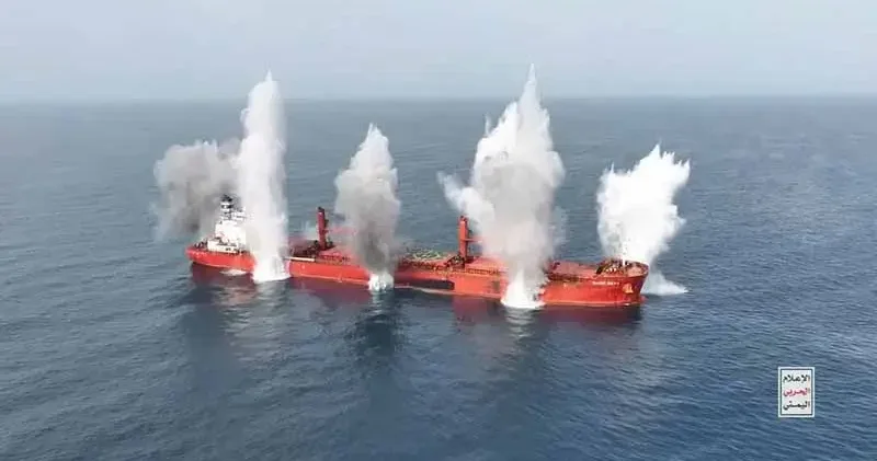 Yemen deki Husiler, Kızıldeniz de gemiye düzenledikleri saldırının görüntülerini yayınladı