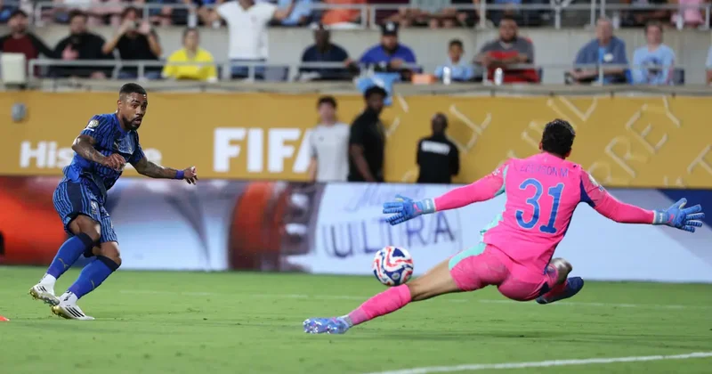 Dünyaca ünlü kaleci Süper Lig devine yeşil ışık yaktı: Gelmek istiyor