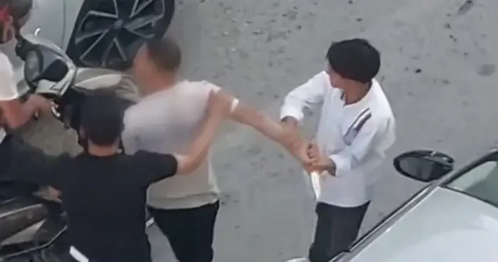 Van’da trafikte bıçaklı kavga