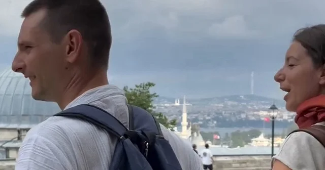 İtalyan turistler ilk namaz deneyimlerini İstanbul da yaşadı VİDEO İZLE