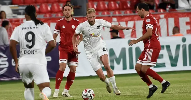 Ümraniyespor, Manisa FK yı 2 golle devirdi!