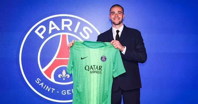Lucas Chevalier, PSG de!
