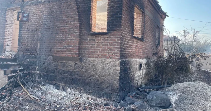 Çanakkale deki yangın... Bakan Kurum açıkladı; 43 yapı hasar gördü