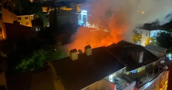 Tavşanlı’da kuaför dükkanında yangın