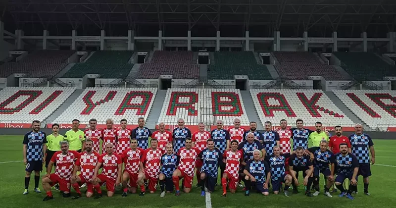 Bakan Bak, Diyarbakır da gösteri maçına çıktı! Terörsüz Türkiye vurgusu Fanatik Gazetesi Futbol Haberleri Spor