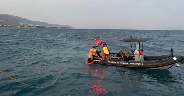 Denize açıldıktan sonra kaybolan kişi beş saat sonra sağ bulundu Balıkesir Haberleri