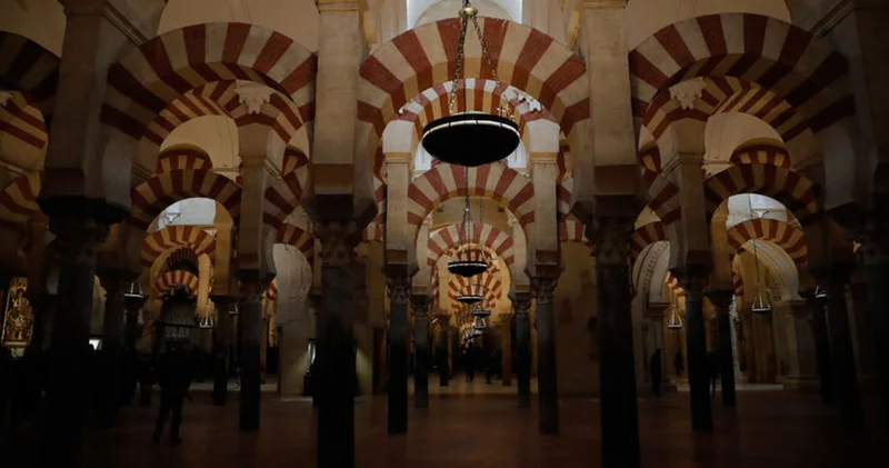 Kurtuba Cami Katedrali nde yangın Dış Haberler