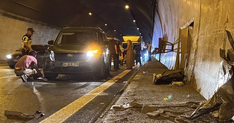 TEM Otoyolu nda 7 araç kazaya karıştı: 5 yaralı