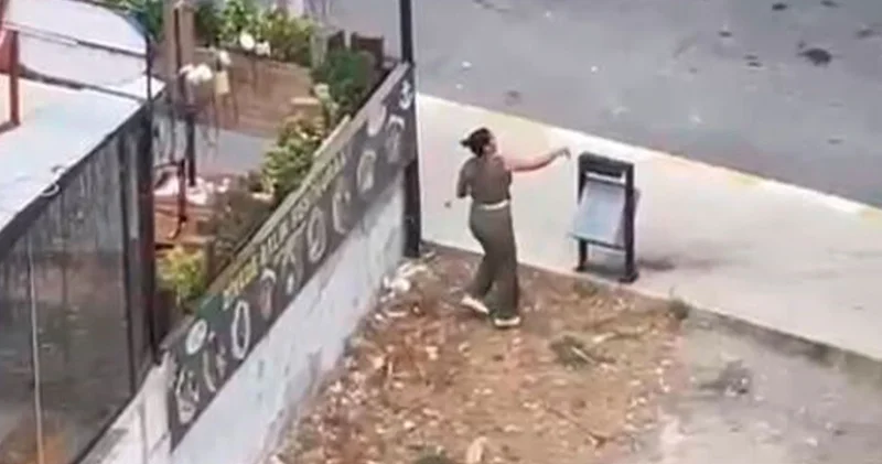 Esenyurt’ta bir kadın yoldan geçen araçlara taşla saldırdı