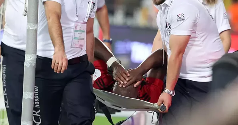 Sezonun ilk maçında korkutan sakatlık! Sedye ile çıktı: Ön çapraz bağlarda kopma şüphesi... Fanatik Gazetesi Futbol Haberleri Spor