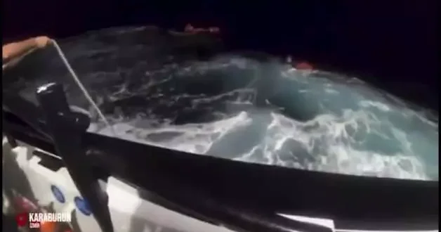İzmir Karaburun’da batan tekneden 3 vatandaşımız kurtarıldı