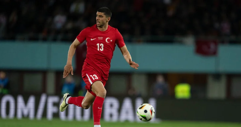 Cenk Özkacar, Köln e transfer oldu Futbol Haberleri