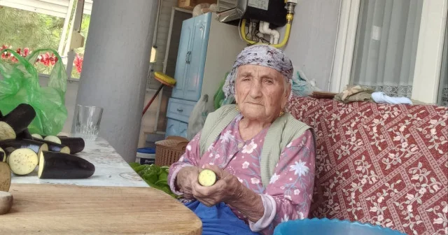 96 yaşında azmiyle gençlere taş çıkartıyor Gündem Haberleri