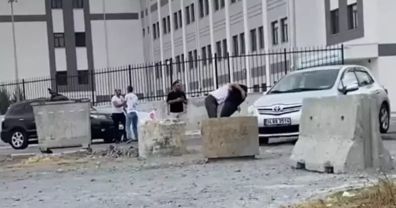 Başakşehir’de iki grup arasında silahlı kavgada seken kurşun güvenlik görevlisini yaraladı