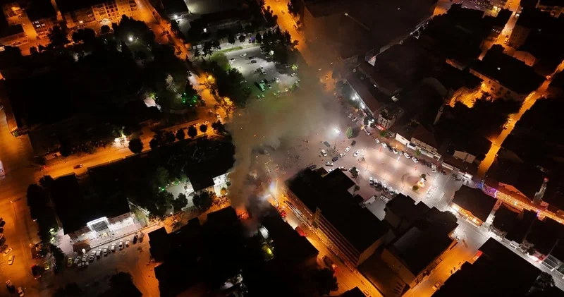 Kütahya da yangın! Bina küle döndü