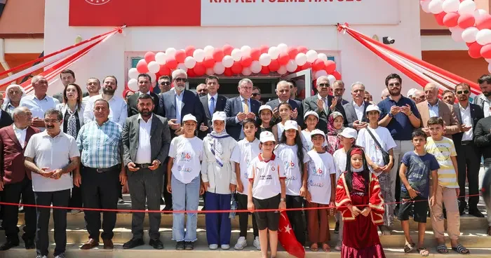 Bakan Bak, Çınar Gençlik Merkezi ve Yarı Olimpik Yüzme Havuzu Açılış Töreni ne katıldı