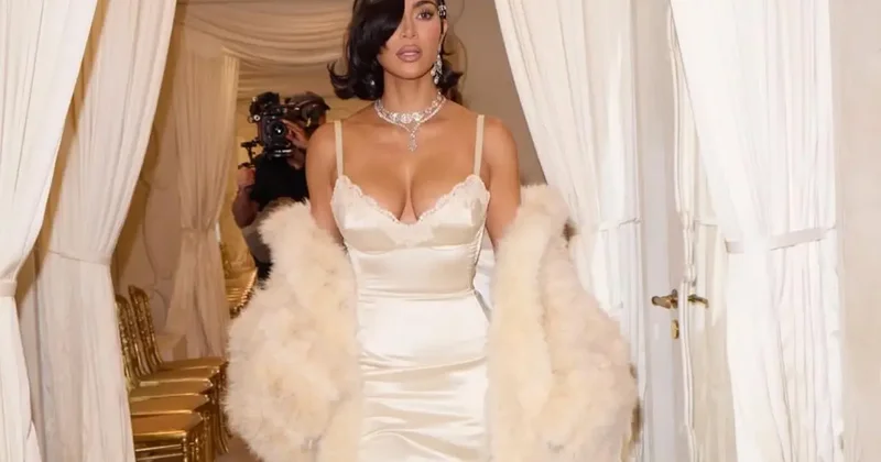 Kim Kardashian, Omuz Yırtığı ve Kronik Sırt Ağrısını Kök Hücre Tedavisiyle Yendi