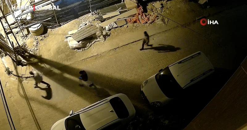 Kavga eden genç sinirini arabadan böyle çıkardı
