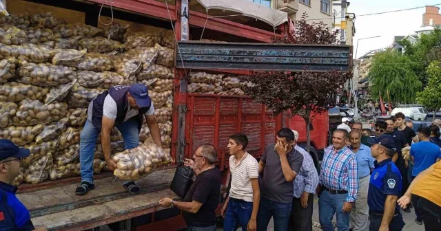 Afyon da üretici 20 ton patatesi ücretsiz dağıttı VİDEO İZLE