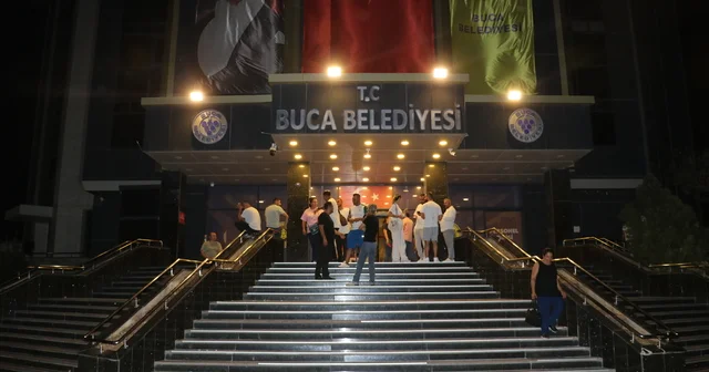 Buca Belediyesi iştiraki çalışanlarından belediye binasında işgal eylemi İzmir Haberleri