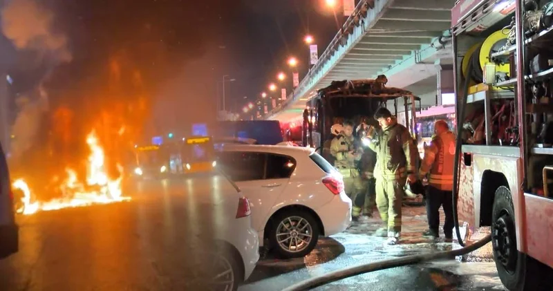 Turistleri taşıyan otobüs alev topuna döndü: Yangın 3 araca daha sıçradı