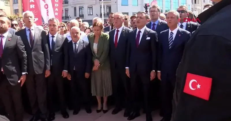 CHP Genel Başkanı Özgür Özel Taksim Cumhuriyet Anıtı önündeki törene katılıyor
