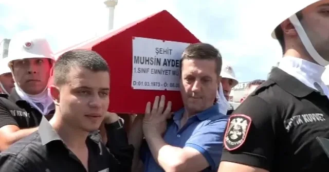 İzmir de polis merkezine silahlı saldırıda şehit olan 2 polis için cenaze töreni düzenlendi VİDEO İZLE