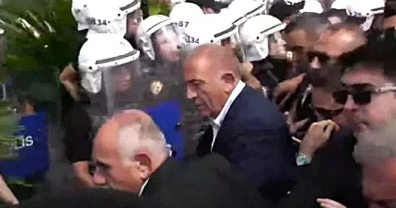 Kayyum Gürsel Tekin gerginlikten besleniyor! Özgür Özel i karşılayacakmış