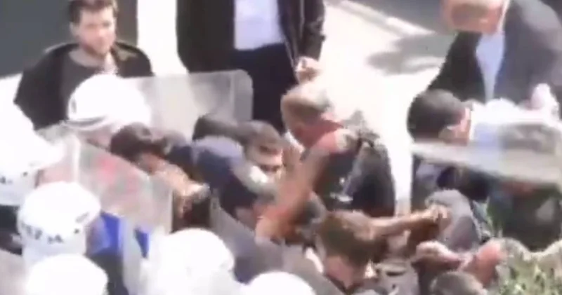 Vekilin gözüne biber gazı: Emri siz mi verdiniz?